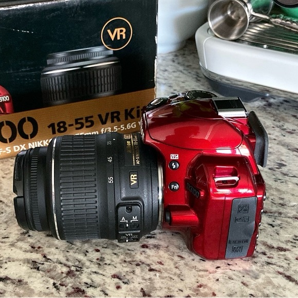 Like New Red Nikon D3100 Digital SLR Camera with 18-55mm NIKKOR VR Lens - Picture 5 of 11